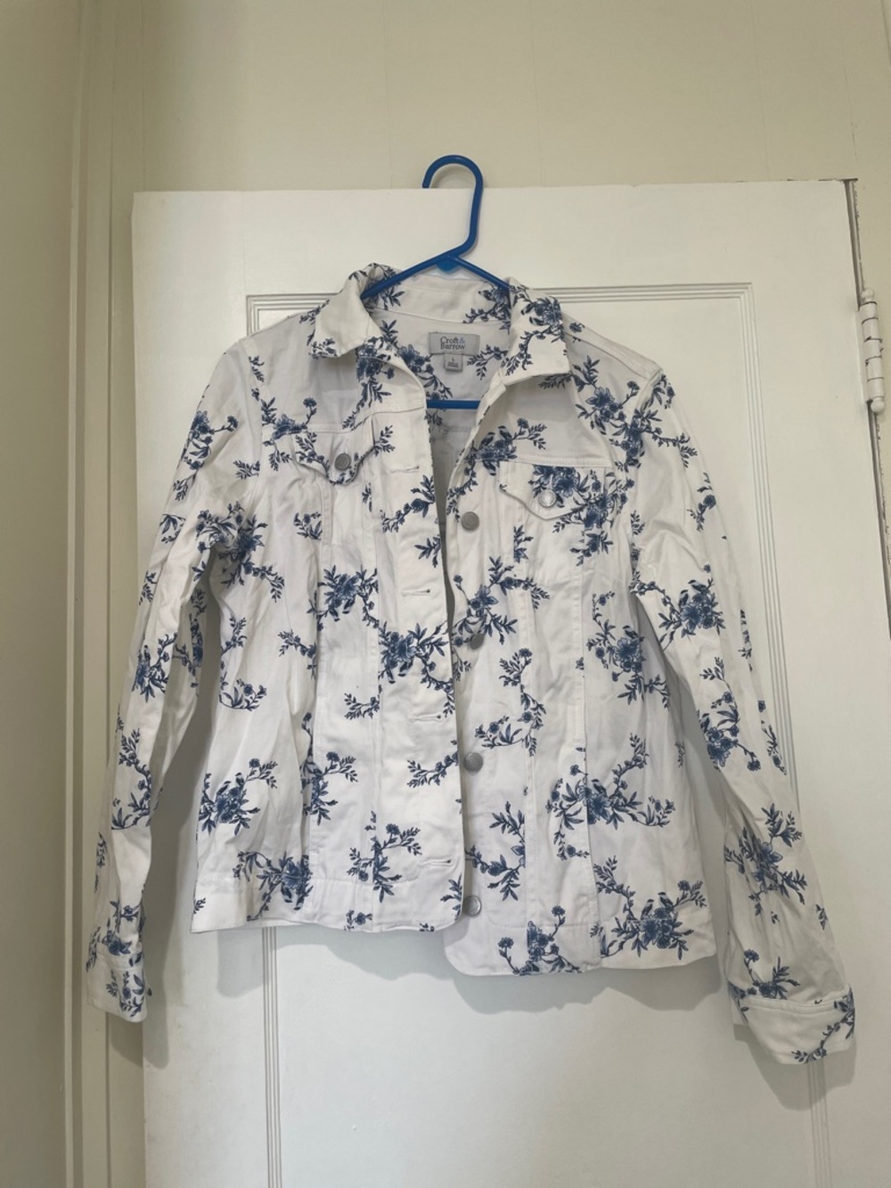 croft & barrow White Jacket with Blue Floral Print